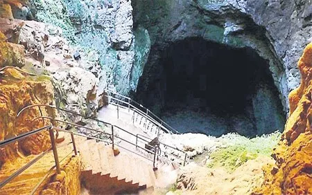 Explore Taza and Friouato cave from Fes